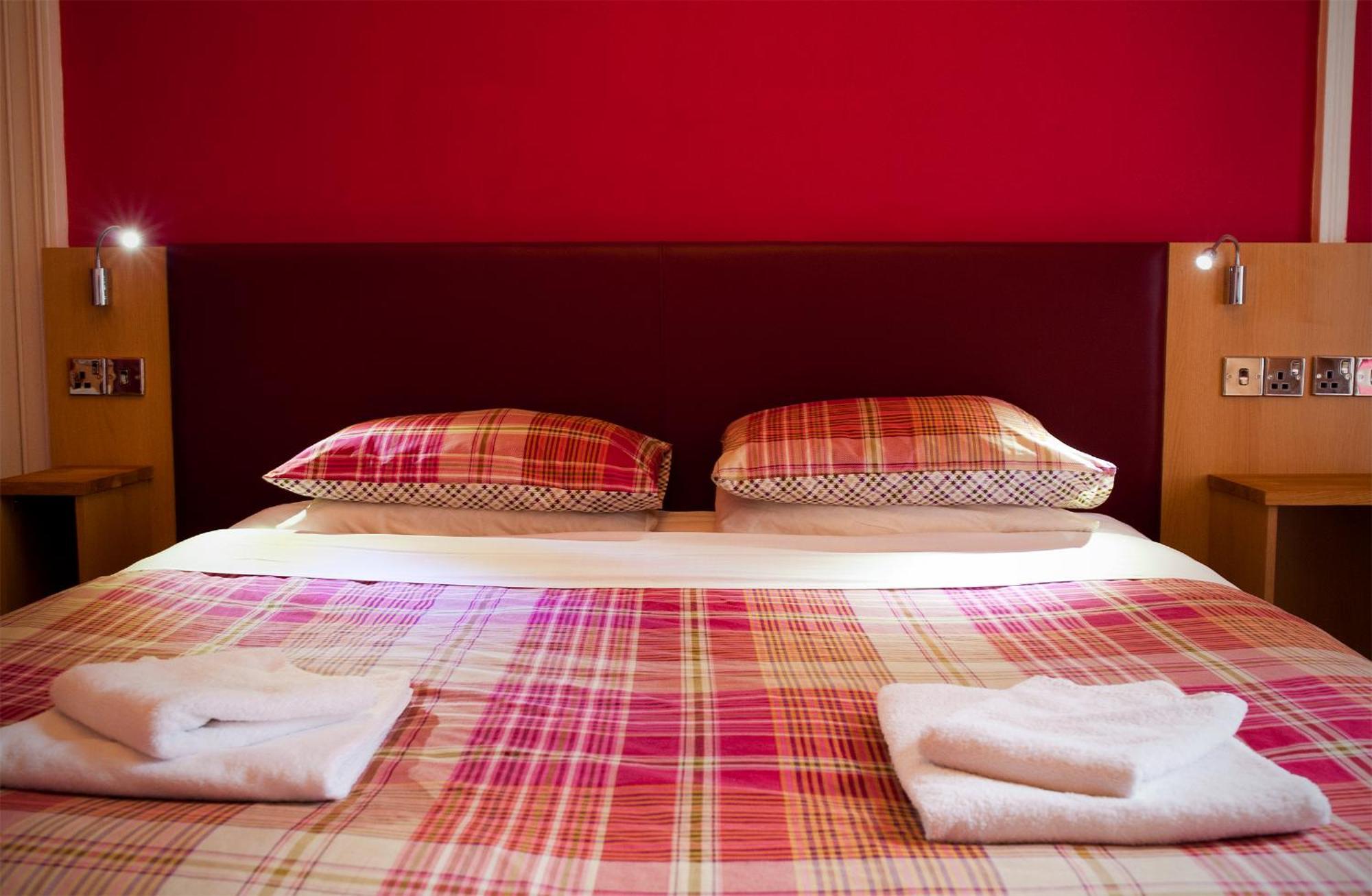 Regent House Hotel - City Centre Hotel Единбург Стая снимка